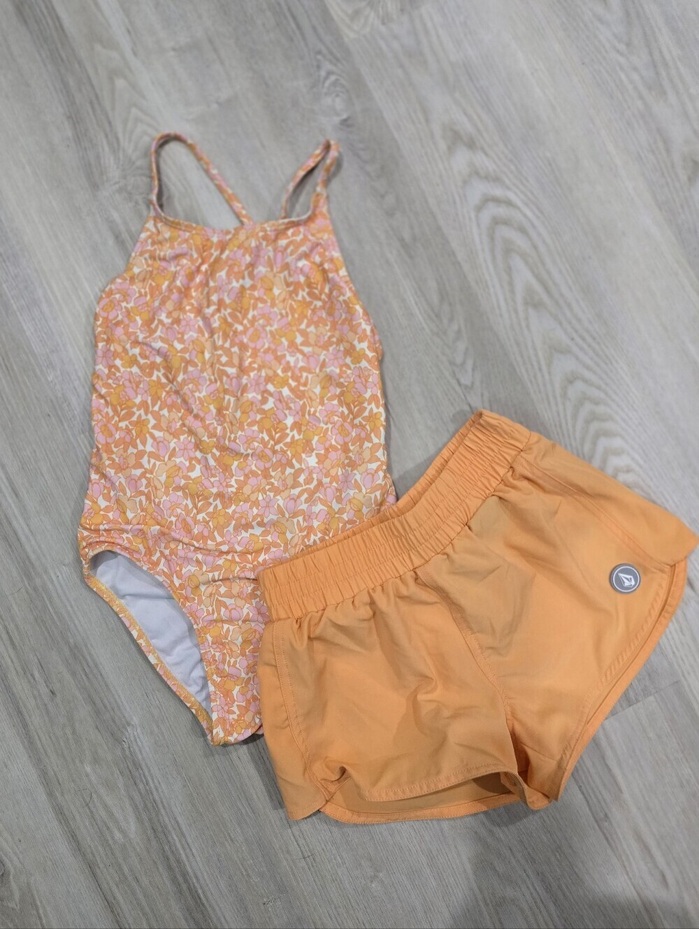 Volcom 2 Piece Swim Set Floral Orange And Pink Size 6x